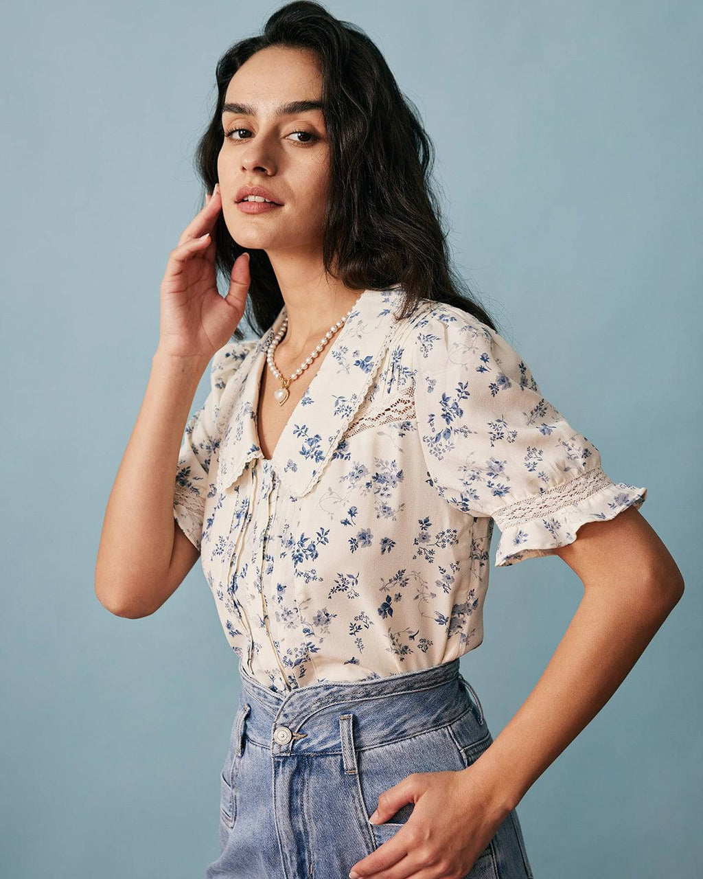 Camisa plisa floral con encaje