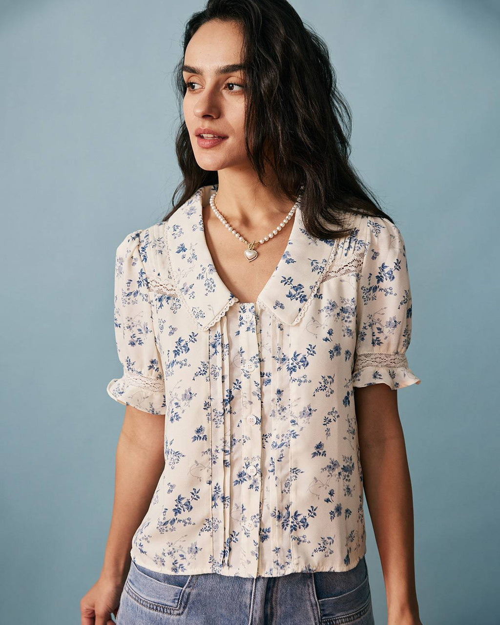 Camisa plisa floral con encaje