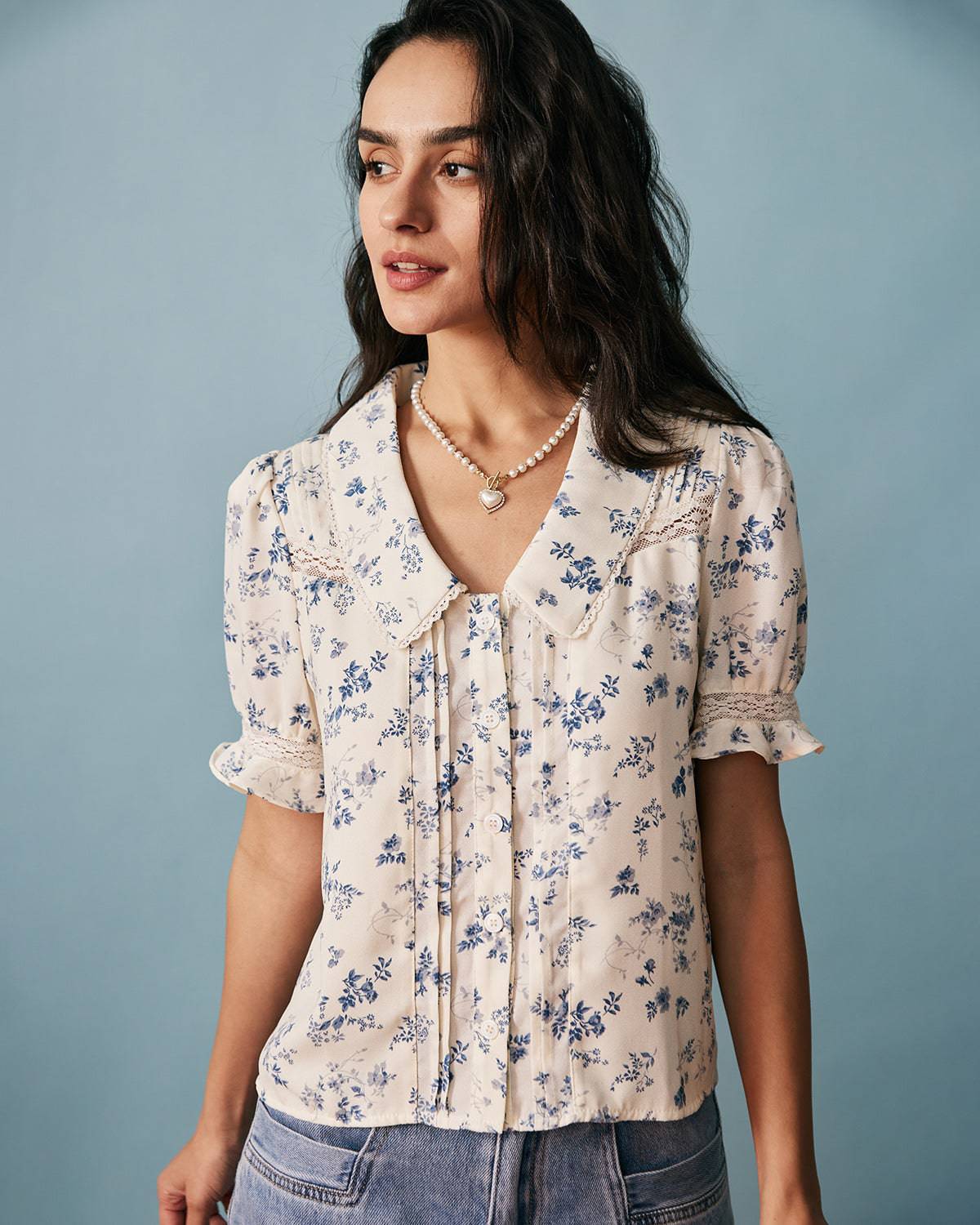 Camisa plisa floral con encaje