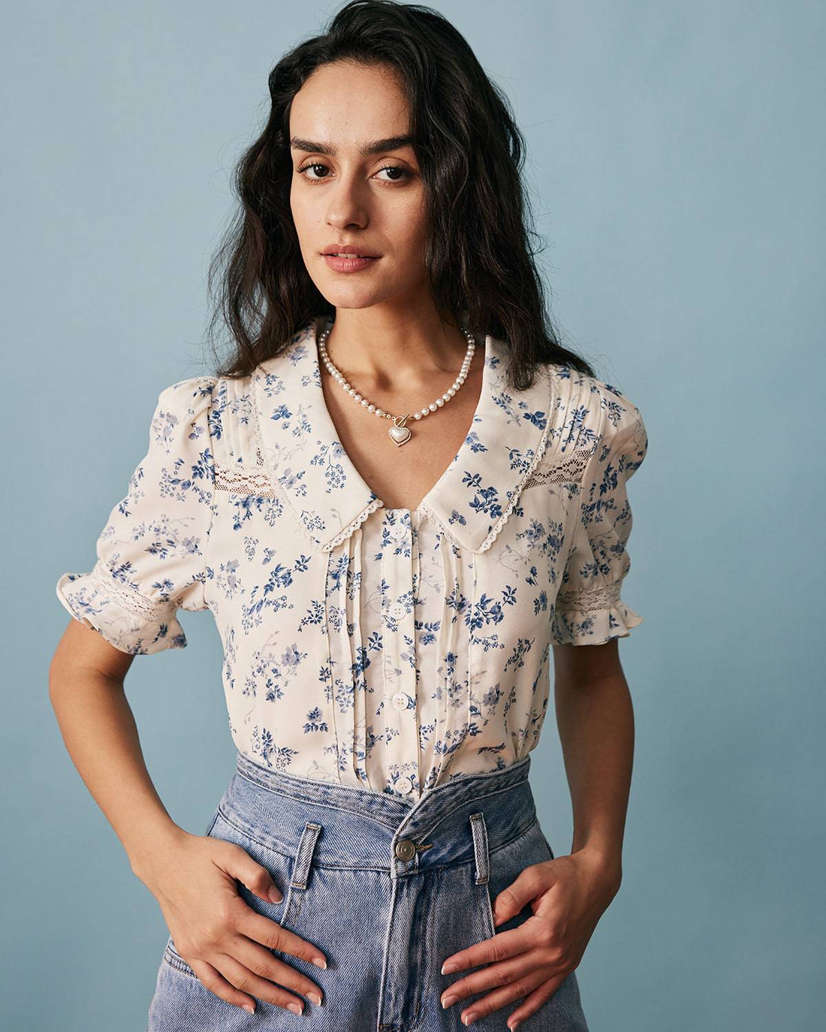 Camisa plisa floral con encaje